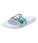 ¿Es seguro conducir con chanclas según la DGT? Análisis de riesgos laborales al volante